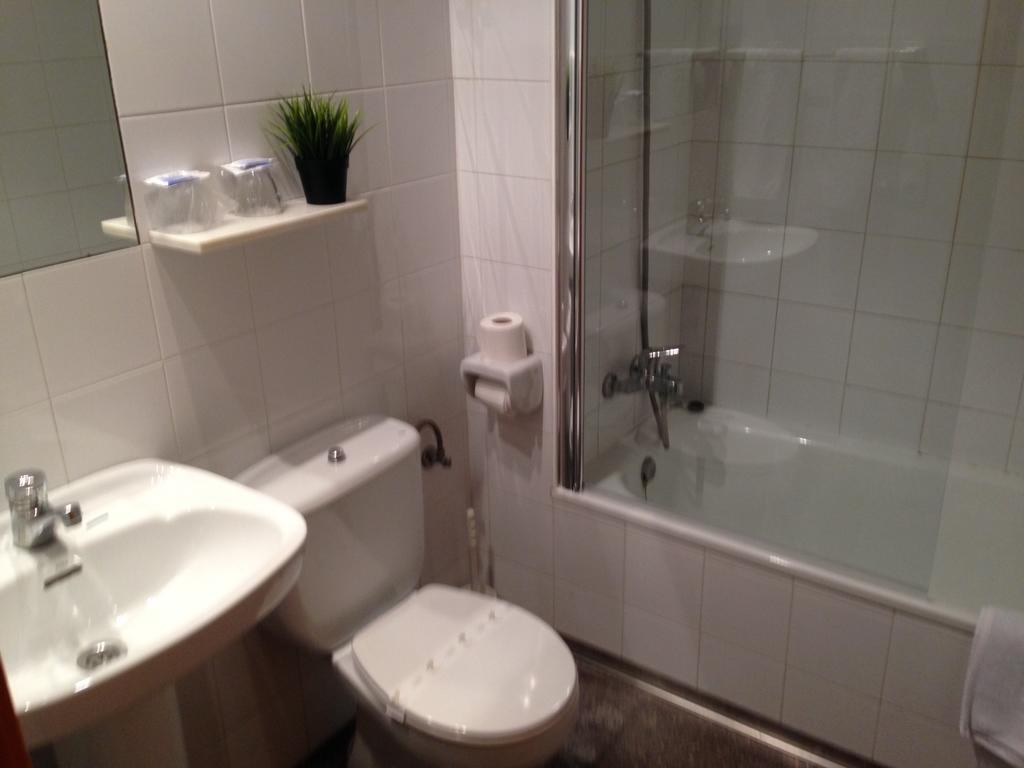 Hostal Sant Marti Puig-reig Стая снимка